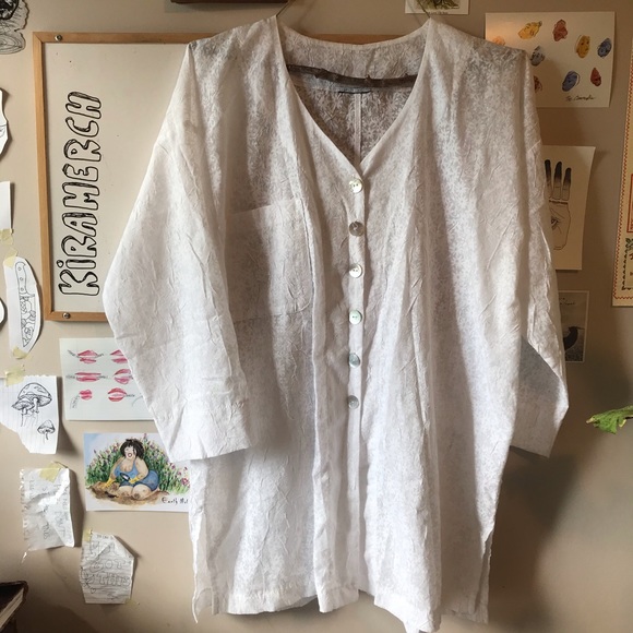 Beautiful Lacy Oversized Blouse - Picture 2 of 4